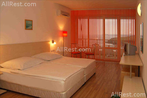 Romance Hotel 10
